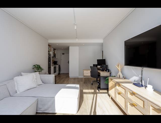 1 BEDROOM APARTMENT SOLD IN SEA POINT